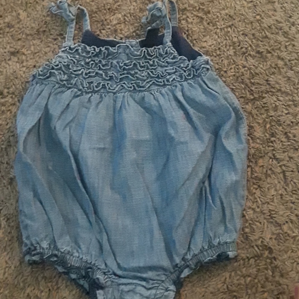 Baby girl romper (old navy)